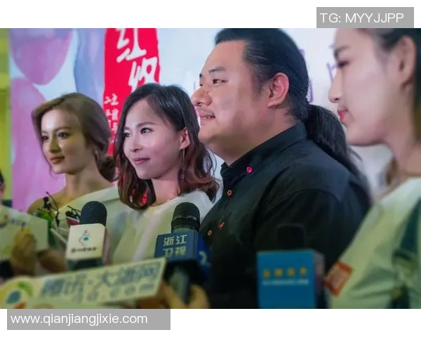 华子怒斥网红利用孩子炒作网红反击称其虚伪不配关心