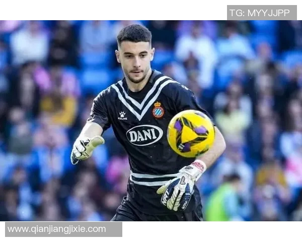 埃里克加西亚训练佩戴面具霍安加西亚国际比赛日后重返球队